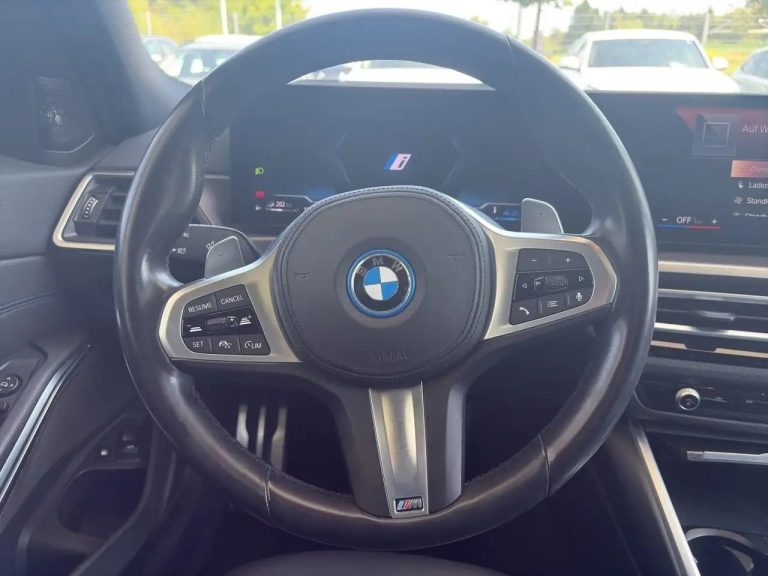 BMW Série 3 330e xDrive Touring M Sport - photo 10