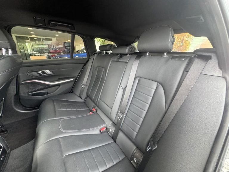 BMW Série 3 330e xDrive Touring M Sport - photo 14