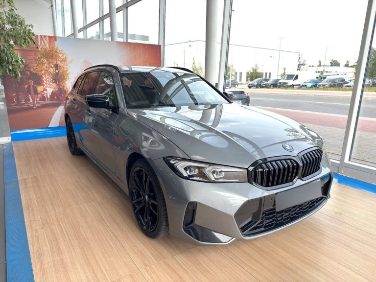 BMW Série 3 330e xDrive Touring M Sport - photo 2