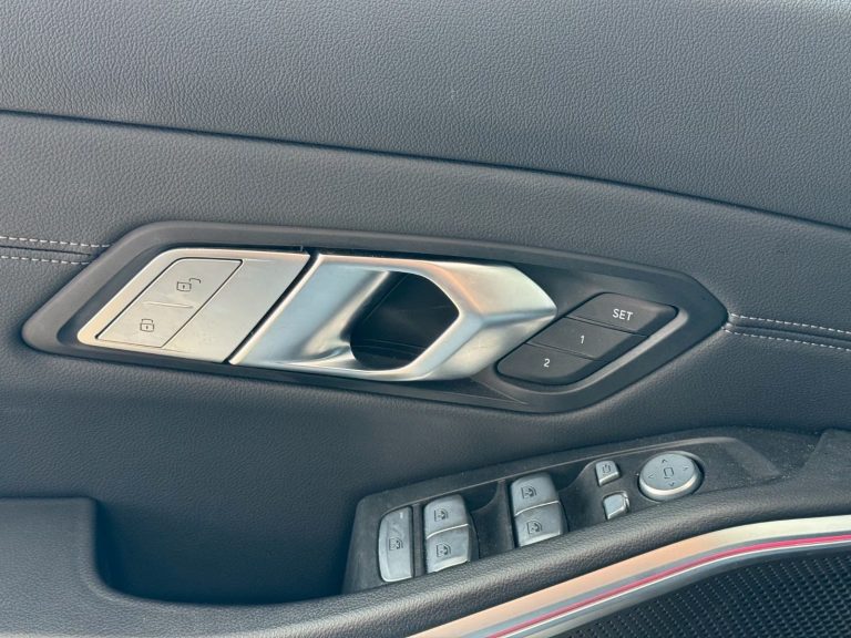 BMW Série 3 330e xDrive Touring M Sport - photo 23