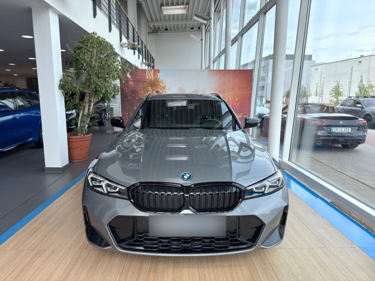 BMW Série 3 330e xDrive Touring M Sport - photo 3