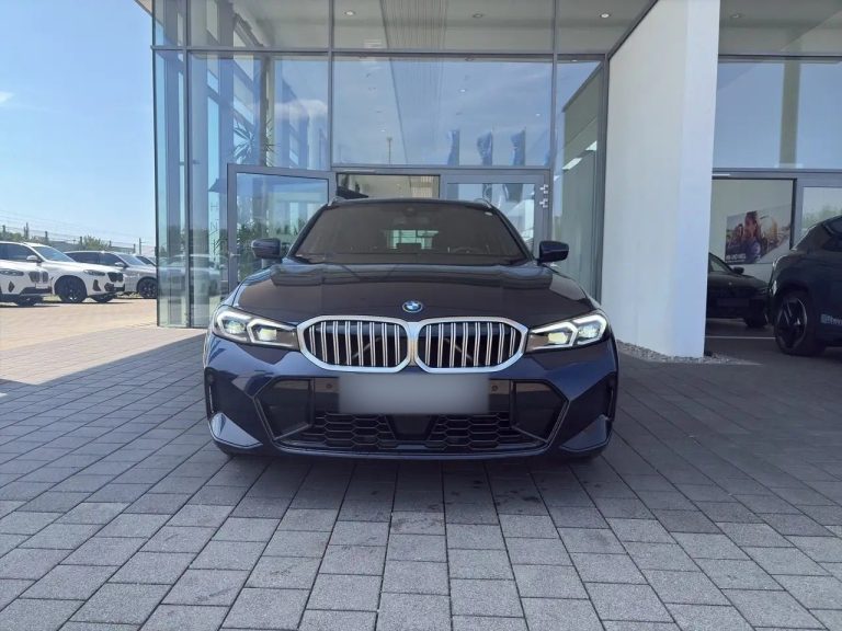 BMW Série 3 330e xDrive Touring M Sport - photo 4