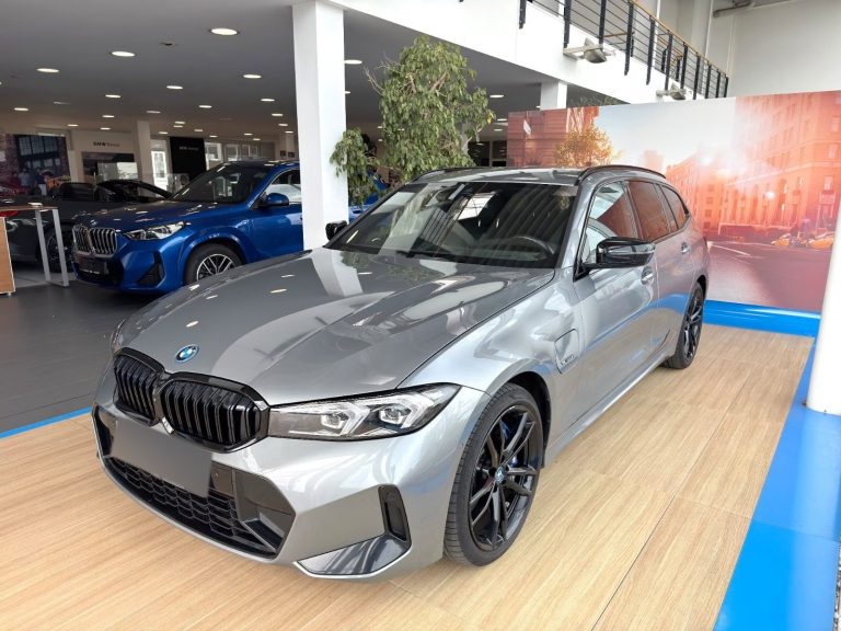 BMW Série 3 330e xDrive Touring M Sport - photo 4