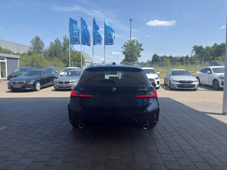 BMW Série 3 330e xDrive Touring M Sport - photo 5