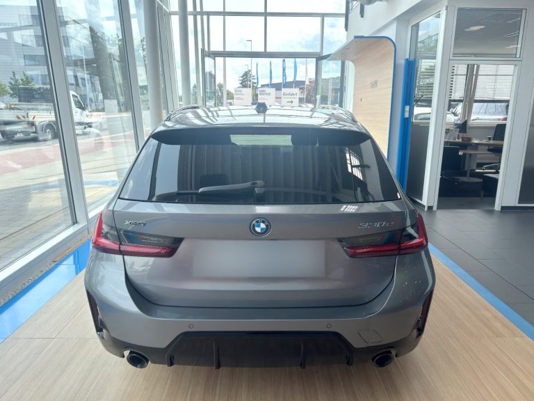 BMW Série 3 330e xDrive Touring M Sport - photo 6