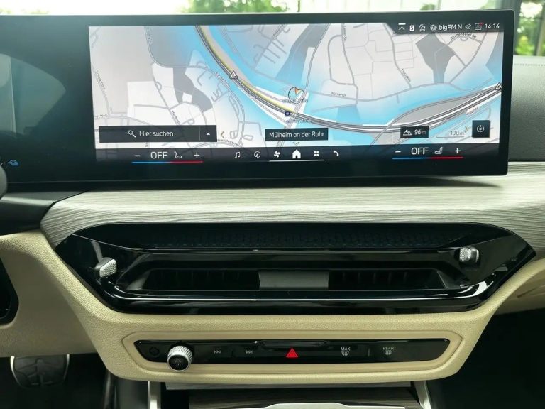 BMW Série 3 330e xDrive Touring M Sport - photo 10