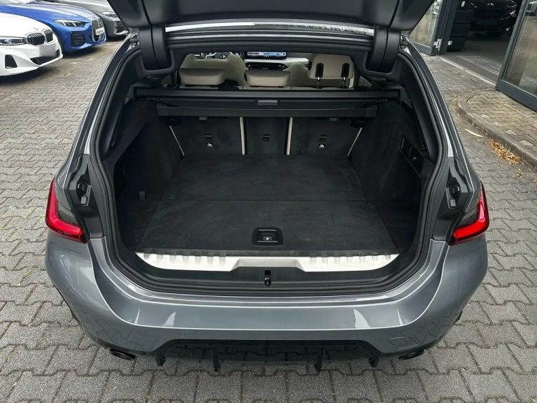 BMW Série 3 330e xDrive Touring M Sport - photo 15