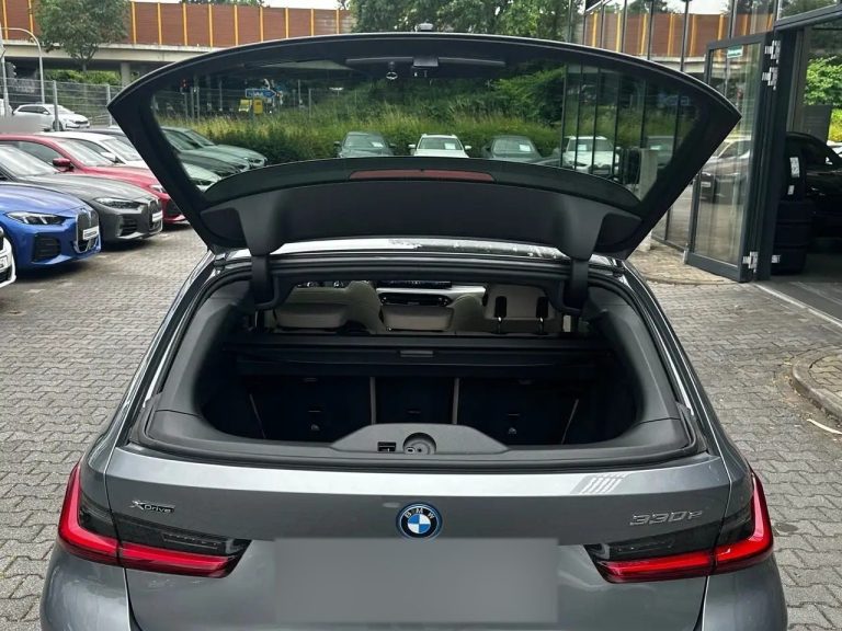 BMW Série 3 330e xDrive Touring M Sport - photo 16