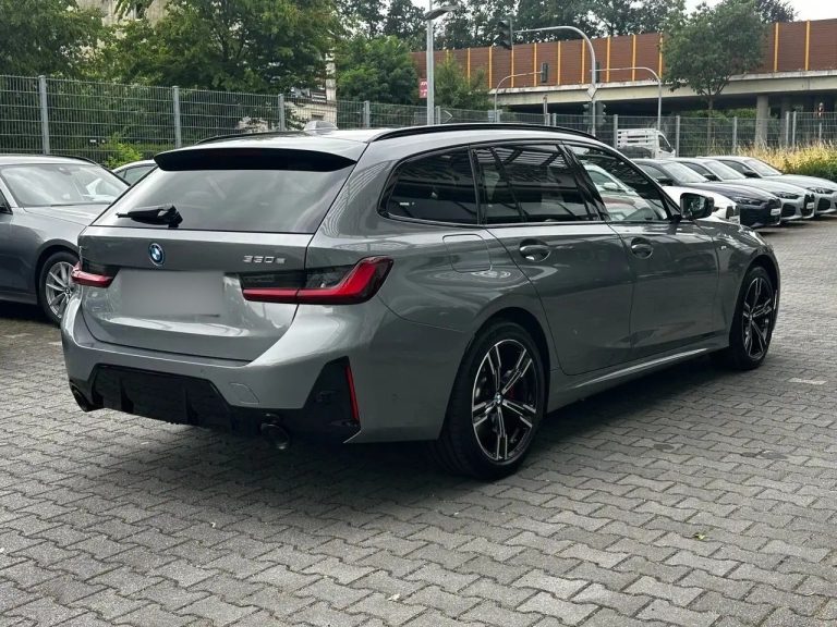 BMW Série 3 330e xDrive Touring M Sport - photo 2