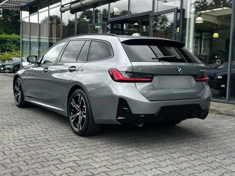 BMW Série 3 330e xDrive Touring M Sport - photo 4