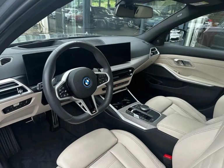BMW Série 3 330e xDrive Touring M Sport - photo 7