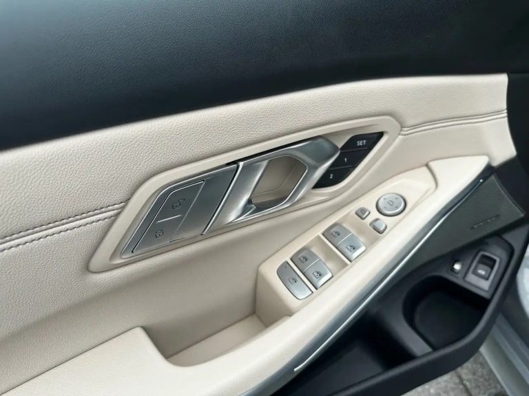 BMW Série 3 330e xDrive Touring M Sport - photo 8