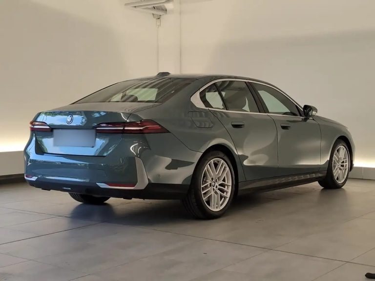 BMW Série 5 550e xDrive Berline - photo 8