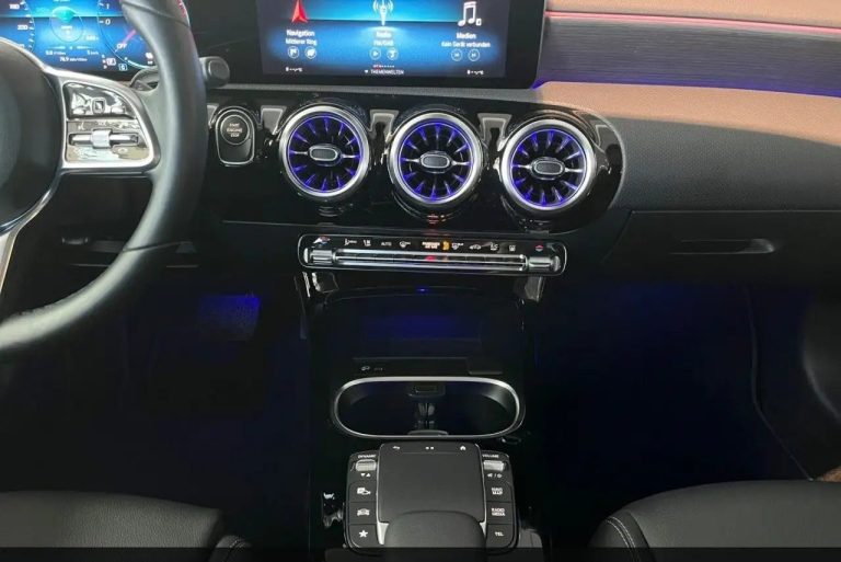Mercedes-Benz CLA 250 e Coupé Progressive - photo 11