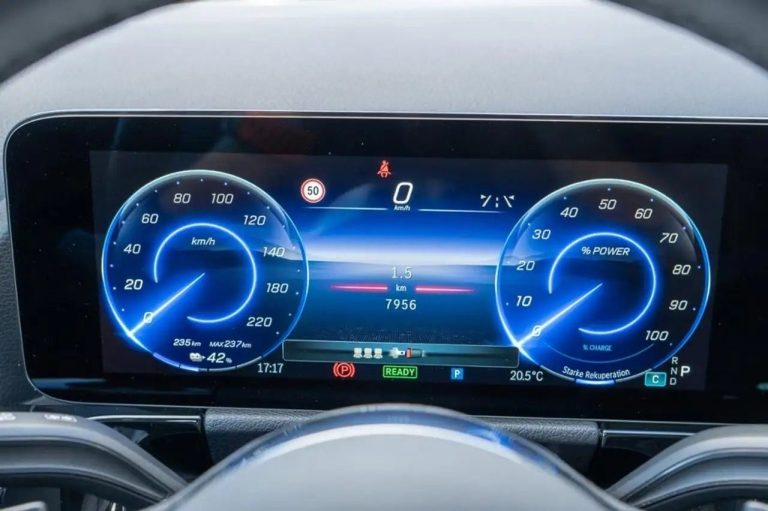 Mercedes-Benz EQA 250+ Progressive - photo 16