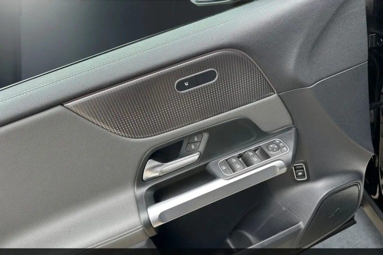 Mercedes-Benz EQB 250 - photo 9
