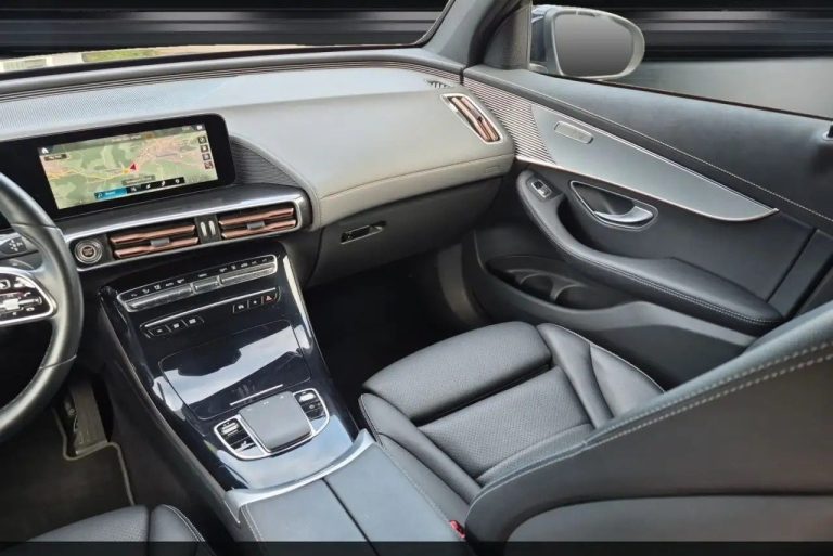Mercedes-Benz EQC 400 4MATIC - photo 17