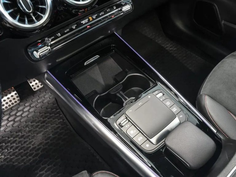 Mercedes-Benz GLA 250 e AMG Line - photo 13
