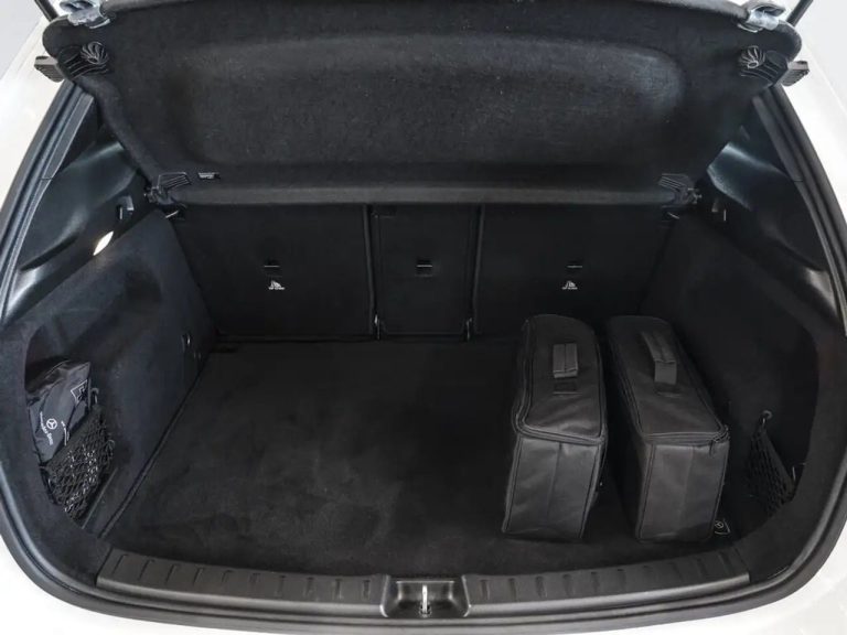 Mercedes-Benz GLA 250 e AMG Line - photo 4
