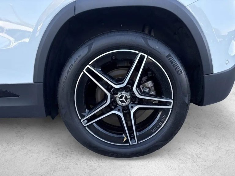 Mercedes-Benz GLA 250 e AMG Line - photo 4