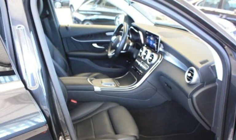 Mercedes-Benz GLC 300 e 4MATIC AMG Line - photo 8