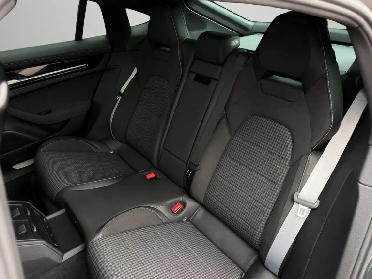 Porsche Panamera 4 E-Hybrid - photo 11
