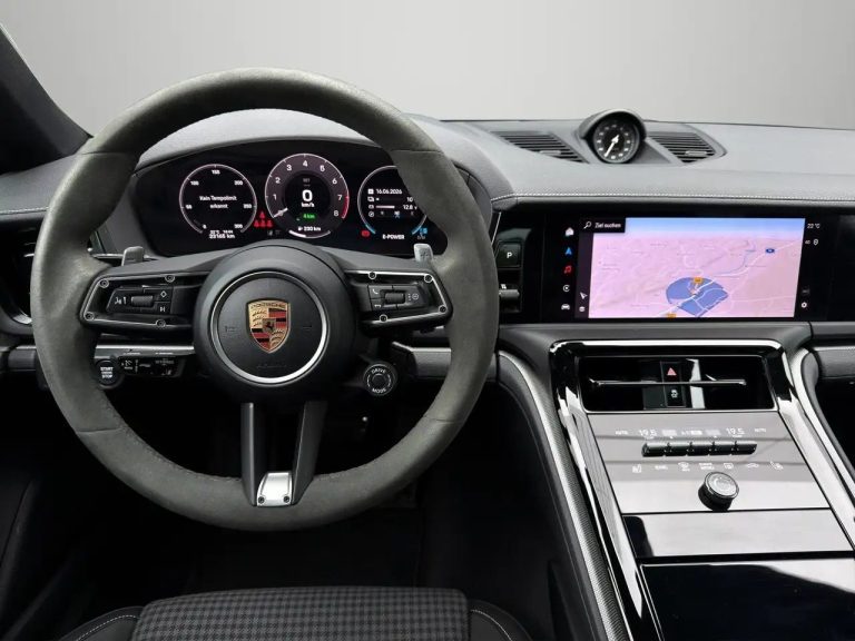 Porsche Panamera 4 E-Hybrid - photo 9