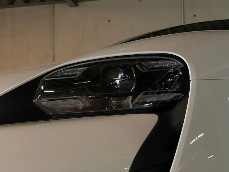 Porsche Taycan - photo 11
