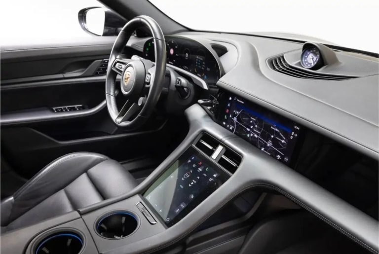 Porsche Taycan 4S - photo 15
