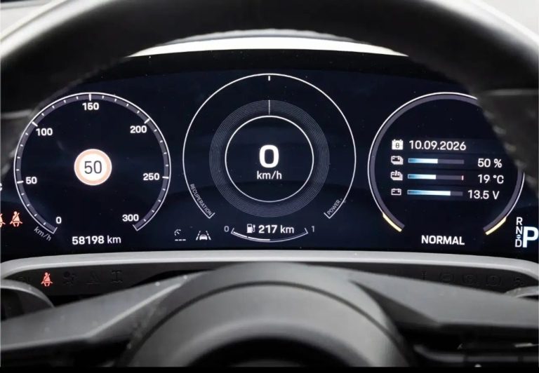 Porsche Taycan 4S - photo 17
