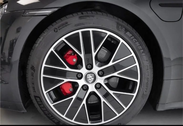Porsche Taycan 4S - photo 8