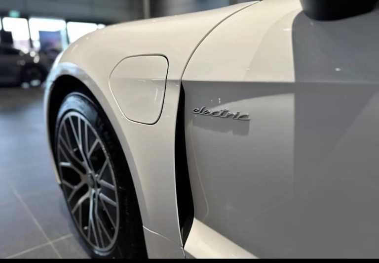 Porsche Taycan Sport Turismo - photo 10