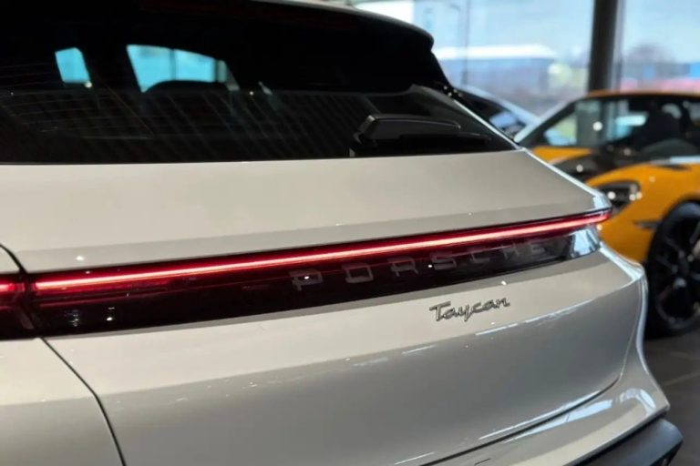 Porsche Taycan Sport Turismo - photo 12