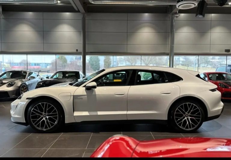 Porsche Taycan Sport Turismo - photo 2