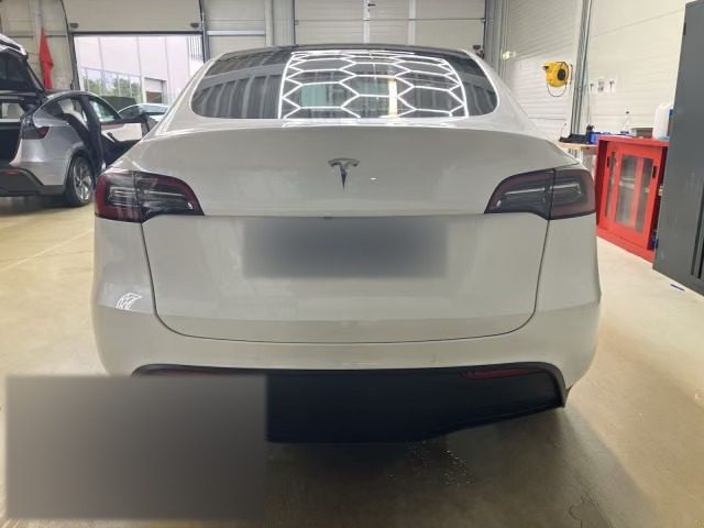 Tesla Model Y Grande Autonomie AWD - photo 5
