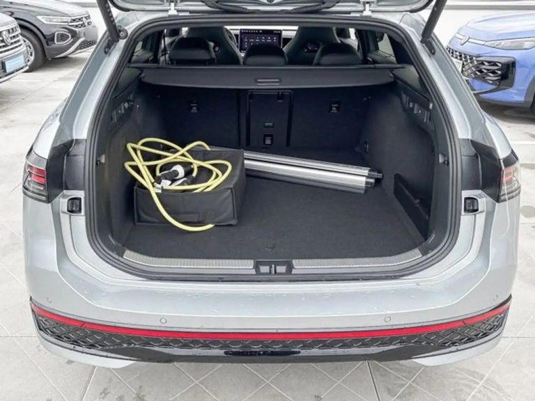 Volkswagen Passat Variant R-Line 1.5 eHybrid DSG - photo 14