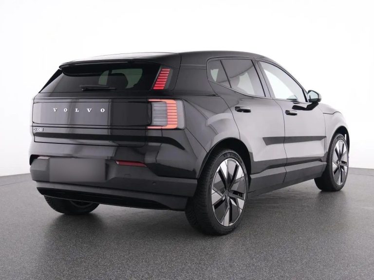Volvo EX30 Extended Range Plus - photo 2