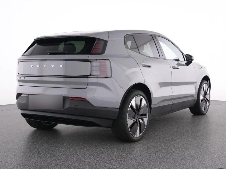 Volvo EX30 Extended Range Plus - photo 2