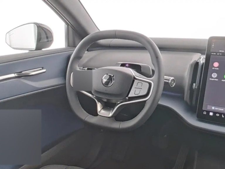 Volvo EX30 Extended Range Plus - photo 4