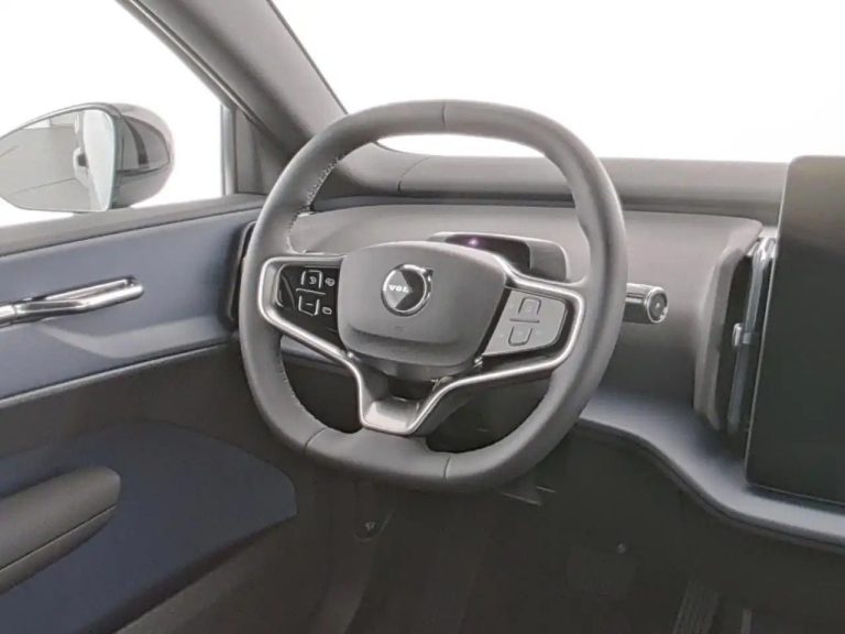 Volvo EX30 Extended Range Plus - photo 4