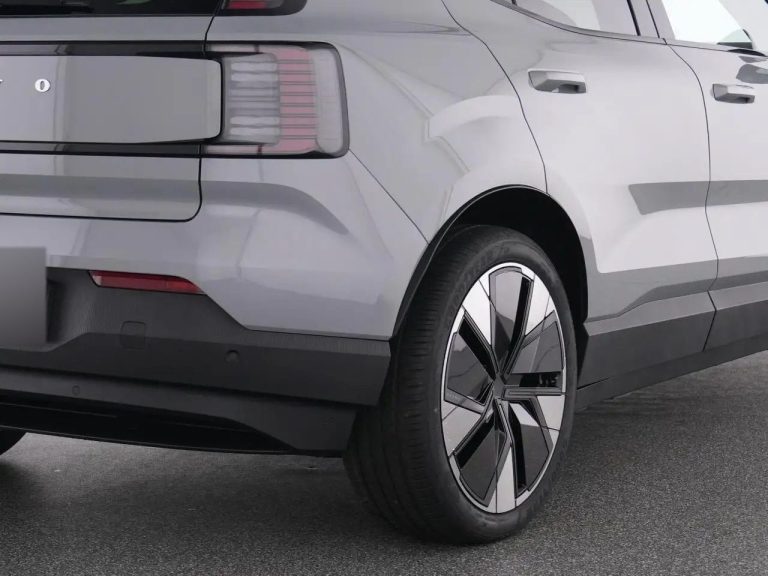 Volvo EX30 Extended Range Plus - photo 9