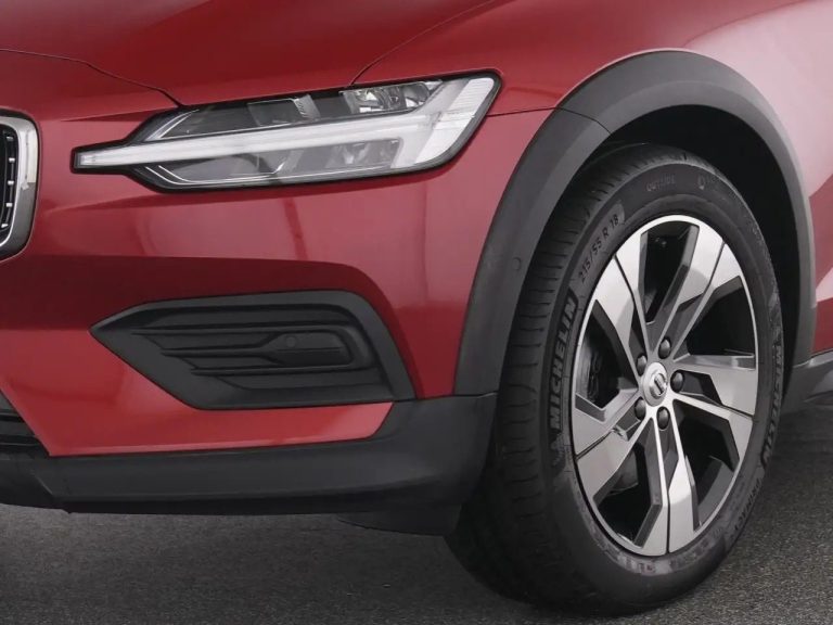 Volvo V60 Cross Country B4 AWD Plus - photo 8