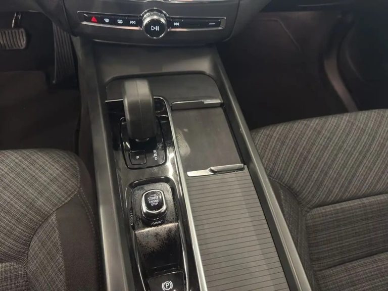 Volvo XC60 B5 AWD Core - photo 12