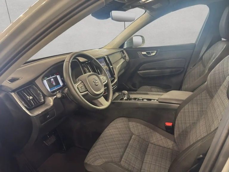 Volvo XC60 B5 AWD Core - photo 8