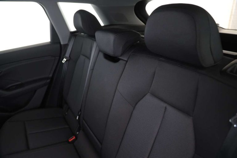 Audi Q6 e-tron 252 ch - photo 10
