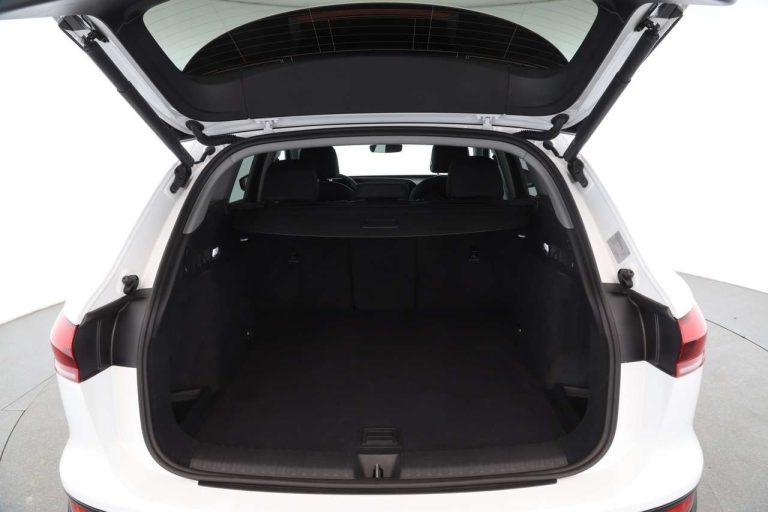 Audi Q6 e-tron 252 ch - photo 12