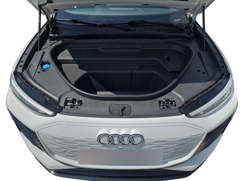 Audi Q6 e-tron 252 ch - photo 12