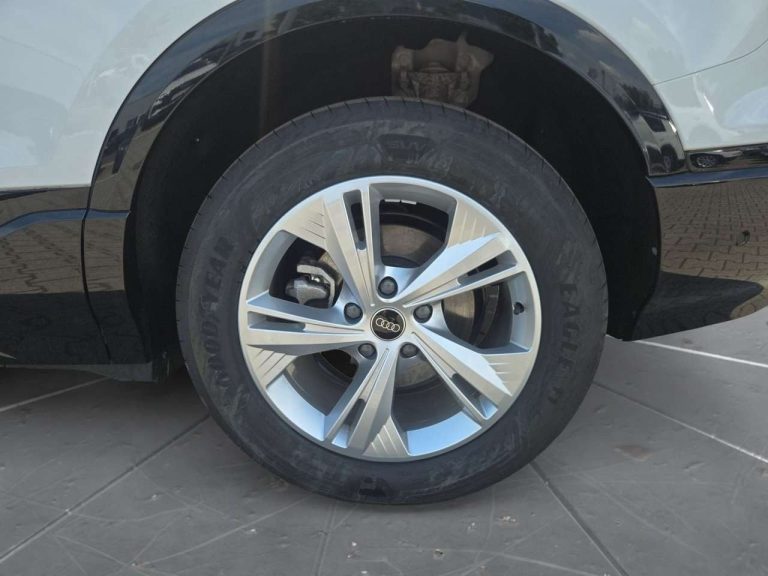 Audi Q6 e-tron 252 ch - photo 13