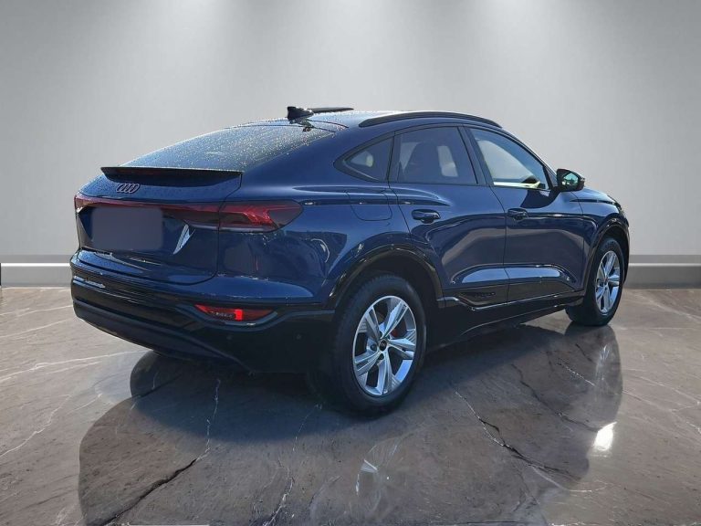 Audi Q6 e-tron 252 ch - photo 2