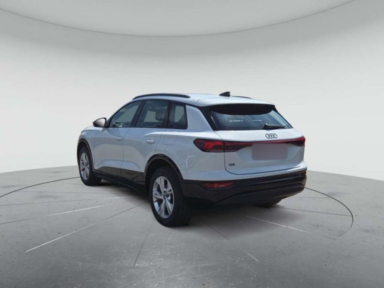 Audi Q6 e-tron 252 ch - photo 2